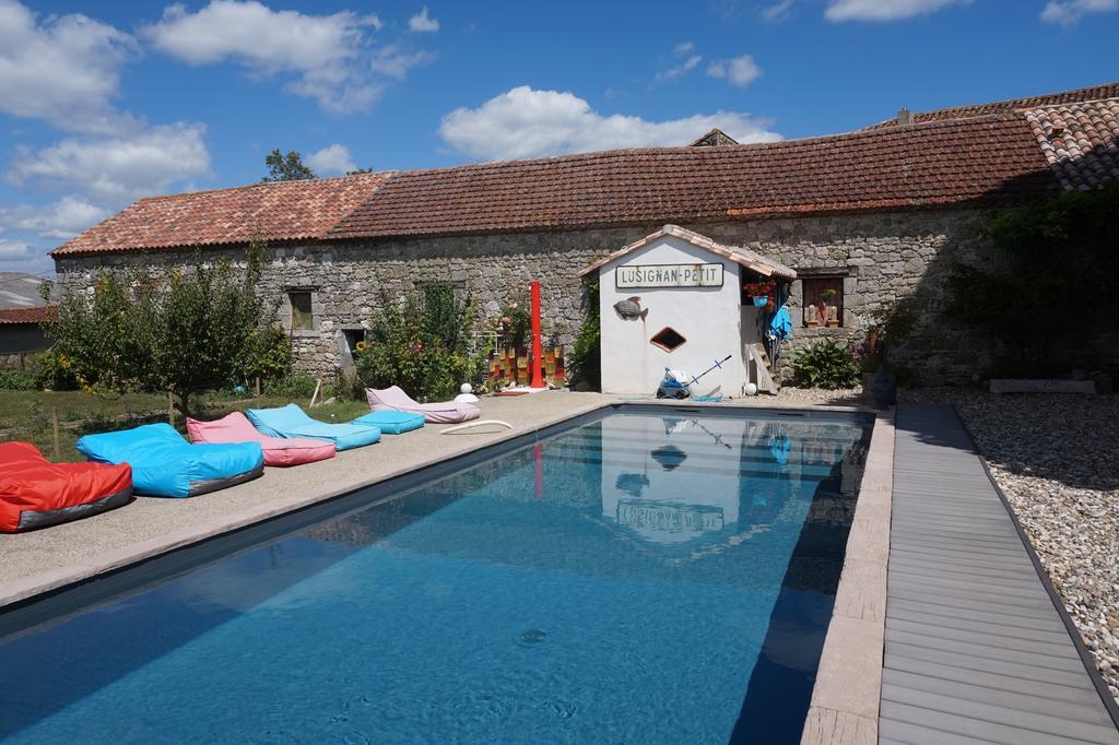 Au Bonheur D'Alphonse Bed & Breakfast Lusignan-Petit Exterior foto